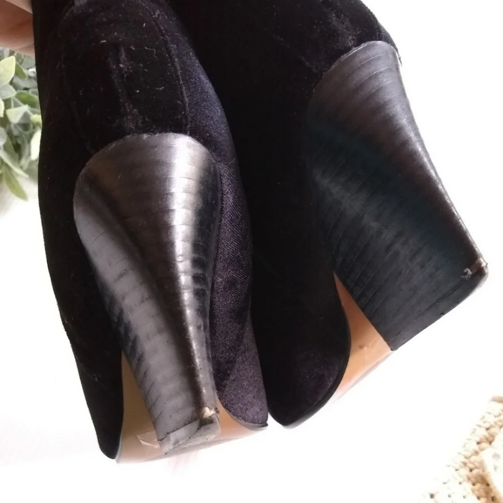 REPORT women's black velvet pull-on pointed toe ankle booties size 6
